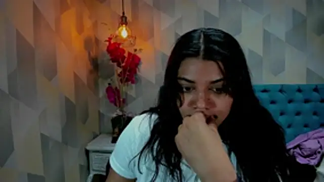 Snapshot of LindaBreeS chatting on March 7, 2026, 4:56 pm LindaBreeS online show from March 7, 2026, 4:56 pm