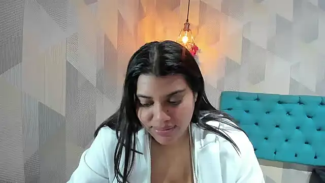 Snapshot of LindaBreeS chatting on June 7, 2026, 6:24 pm LindaBreeS online show from June 7, 2026, 6:24 pm