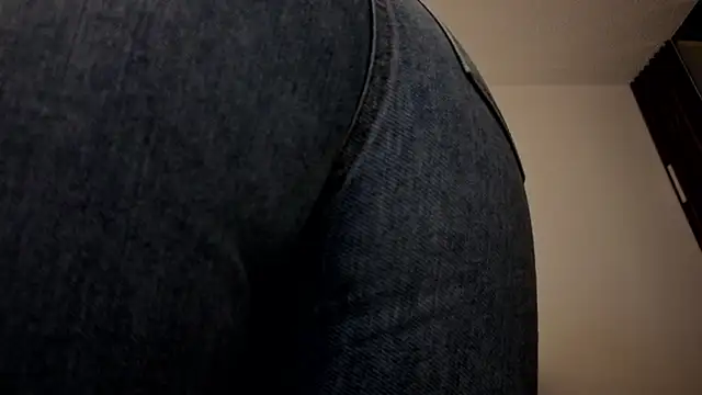 Snapshot of almma_shy chatting on October 29, 2025, 2:16 pm almma shy online show from October 29, 2025, 2:16 pm