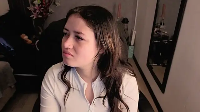 Snapshot of almma_shy chatting on October 31, 2025, 2:02 pm almma shy online show from October 31, 2025, 2:02 pm