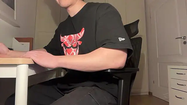 Snapshot of jungcock3210 chatting on February 3, 2026, 3:28 pm jungcock3210 online show from February 3, 2026, 3:28 pm