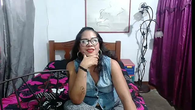 Mistresskloe01 online show from March 14, 2025, 1:02 pm