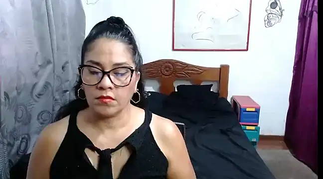 Mistresskloe01 online show from February 13, 2025, 3:14 pm