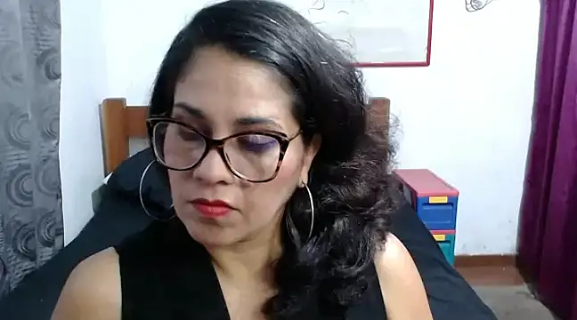 Mistresskloe01 online show from December 13, 2024, 1:01 pm