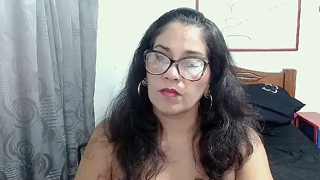 Mistresskloe01 online show from November 10, 2025, 12:43 pm