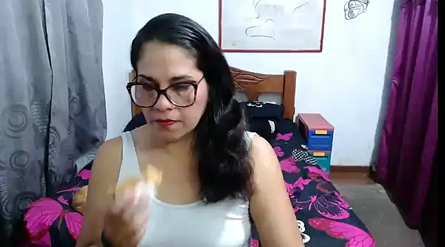 Mistresskloe01 online show from January 16, 2025, 12:31 pm