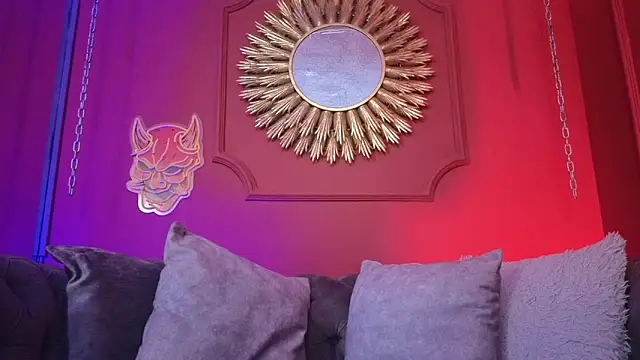 Julieta Russell online show from November 13, 2025, 12:31 pm