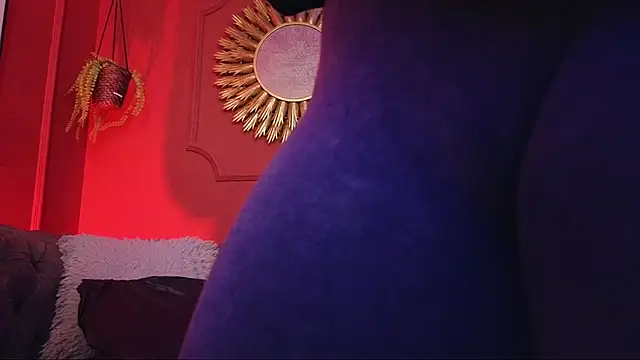 Julieta Russell online show from November 7, 2025, 12:21 pm