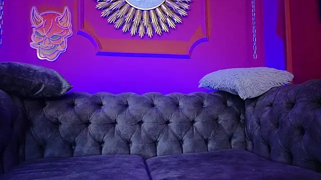 Julieta Russell online show from April 18, 2026, 12:18 pm