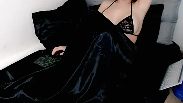 hotmask online show from February 10, 2026, 7:24 pm