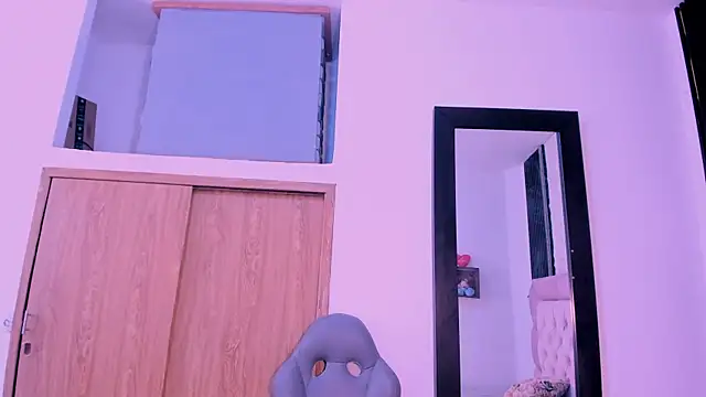 laurem-paulette online show from October 18, 2025, 6:43 pm