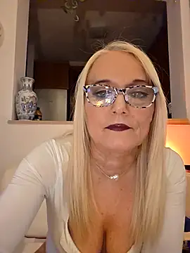 kikkastar online show from December 4, 2025, 8:52 pm