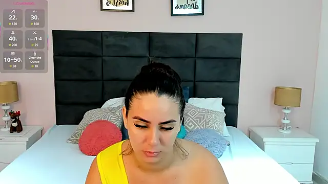 Snapshot of MadisonJenner chatting on November 26, 2025, 11:21 am MadisonJenner online show from November 26, 2025, 11:21 am