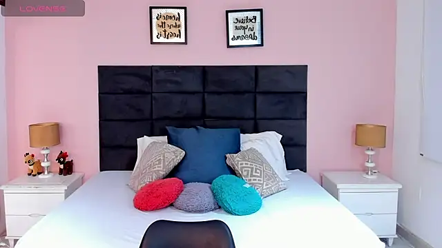 Snapshot of MadisonJenner chatting on December 1, 2025, 10:27 am MadisonJenner online show from December 1, 2025, 10:27 am