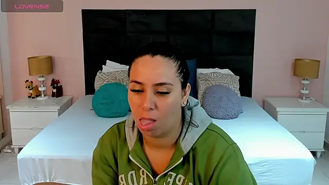 Snapshot of MadisonJenner chatting on December 4, 2025, 12:04 pm MadisonJenner online show from December 4, 2025, 12:04 pm