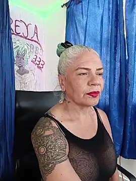 freyadevil333 online show from April 18, 2026, 9:04 pm