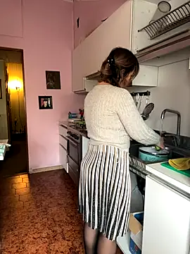 Snapshot of Sunbelxx chatting on November 12, 2025, 9:46 am Sunbelxx online show from November 12, 2025, 9:46 am