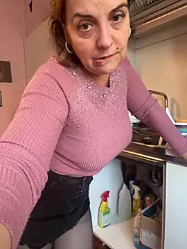 Snapshot of Sunbelxx chatting on October 27, 2025, 9:21 am Sunbelxx online show from October 27, 2025, 9:21 am