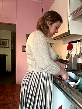 Snapshot of Sunbelxx chatting on November 19, 2025, 8:58 am Sunbelxx online show from November 19, 2025, 8:58 am