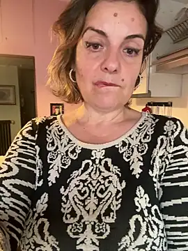 Snapshot of Sunbelxx chatting on October 31, 2025, 8:44 am Sunbelxx online show from October 31, 2025, 8:44 am