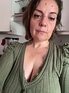 Snapshot of Sunbelxx chatting on November 13, 2025, 9:57 am Sunbelxx online show from November 13, 2025, 9:57 am