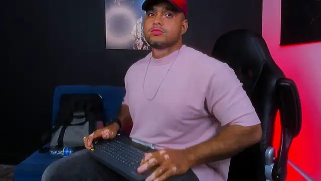 Big furry bear13 online show from October 31, 2025, 5:26 am