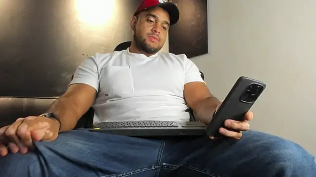Big furry bear13 online show from June 3, 2026, 5:06 pm