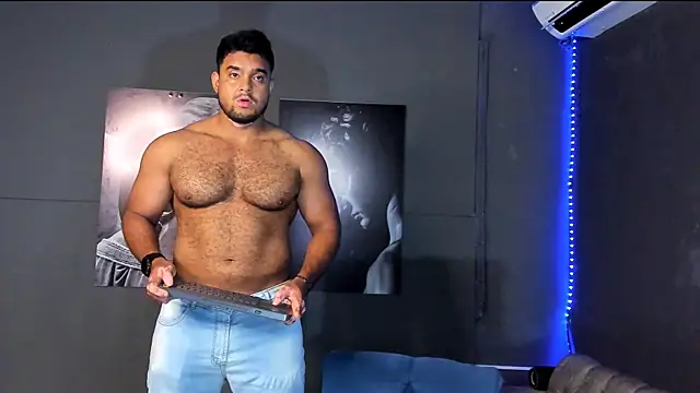 Big furry bear13 online show from June 4, 2026, 5:12 am