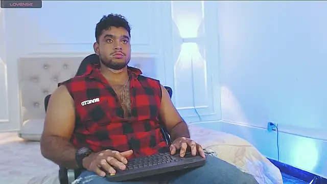 Big furry bear13 online show from October 29, 2025, 5:06 am