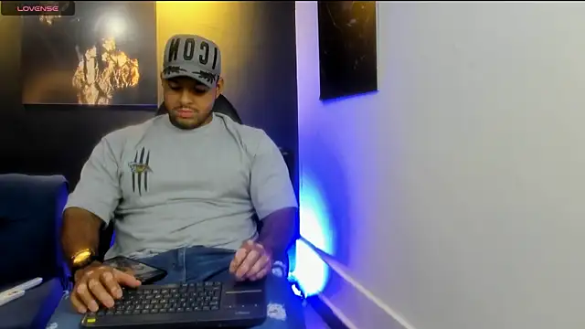 Big furry bear13 online show from November 7, 2025, 7:24 am