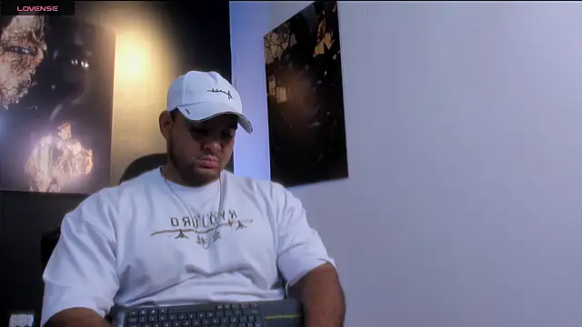 Big furry bear13 online show from November 10, 2025, 3:28 pm