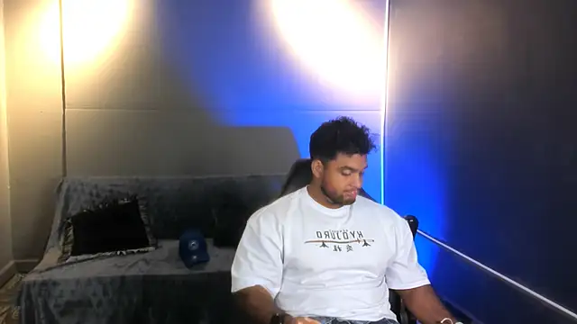 Big furry bear13 online show from December 16, 2025, 5:33 am