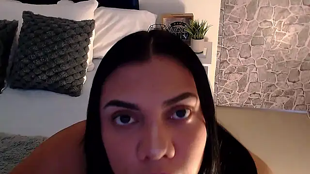 angela santana  online show from November 2, 2025, 6:02 pm