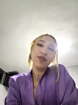 MollyCruz online show from April 12, 2026, 12:58 am