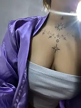 Snapshot of MollyCruz chatting on November 28, 2025, 10:48 am MollyCruz online show from November 28, 2025, 10:48 am