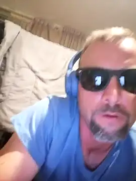 Makemecomin20min online show from February 2, 2026, 9:36 pm