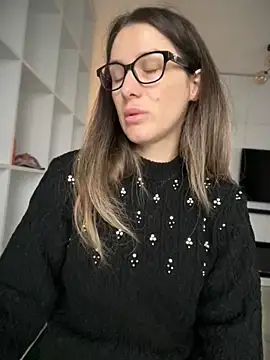 HotXMom online show from November 28, 2025, 7:08 am