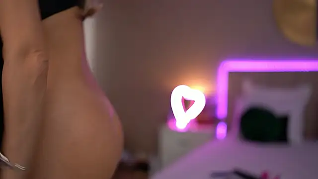 EvellineClaire online show from April 25, 2026, 1:14 pm