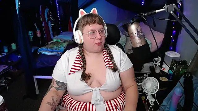 FatVeronica online show from January 26, 2025, 4:20 am