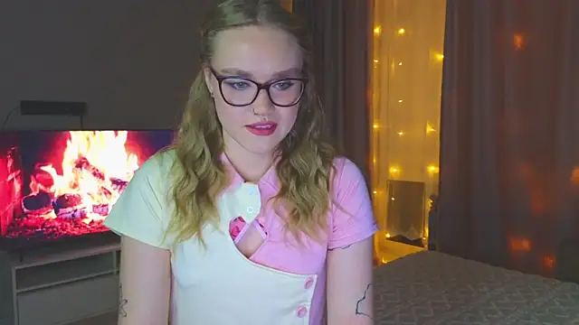 Snapshot of Aurora_Golden1 chatting on October 11, 2025, 7:04 pm Aurora Golden1 online show from October 11, 2025, 7:04 pm