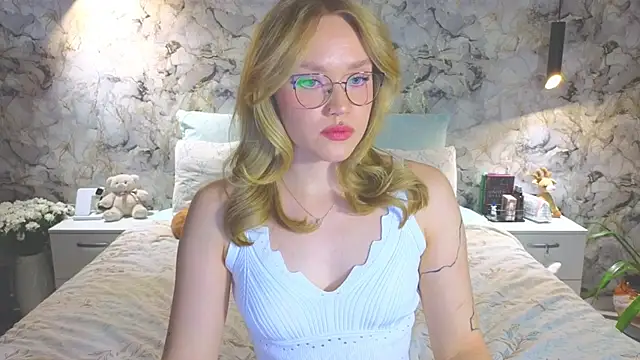 Snapshot of Aurora_Golden1 chatting on November 13, 2025, 4:55 pm Aurora Golden1 online show from November 13, 2025, 4:55 pm