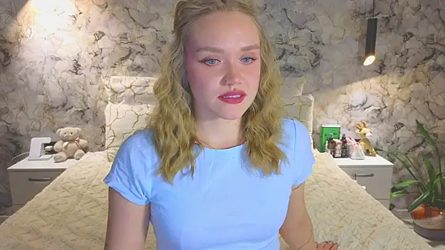 Aurora Golden1 online show from November 29, 2025, 5:02 pm