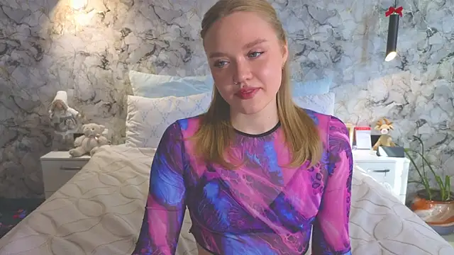 Aurora Golden1 online show from April 14, 2026, 3:33 am