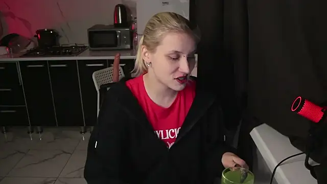 Snapshot of MertyXX chatting on February 21, 2026, 10:12 pm MertyXX online show from February 21, 2026, 10:12 pm