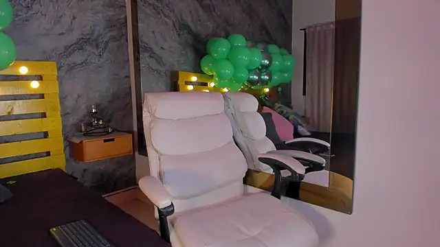 aura cute online show from March 20, 2025, 12:11 pm