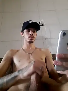 jaozinMg online show from November 3, 2025, 2:42 pm