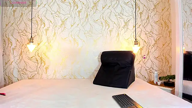 NATALIE PARKERR online show from November 26, 2025, 12:49 pm