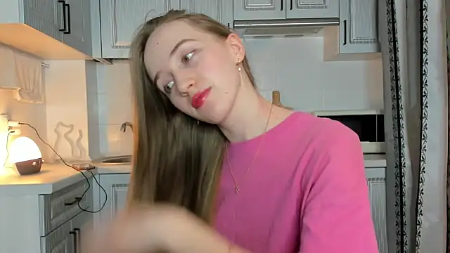 leslie my lovee online show from October 7, 2025, 7:48 pm