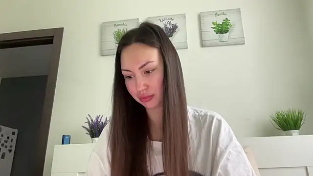 GIGI BENNET online show from October 2, 2025, 5:44 am
