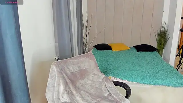GIGI BENNET online show from March 1, 2025, 5:42 am